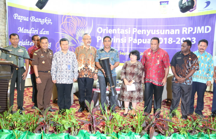 Rencana Pembangunan Daerah dan Nasional Wajib Jadi Satu Kesatuan